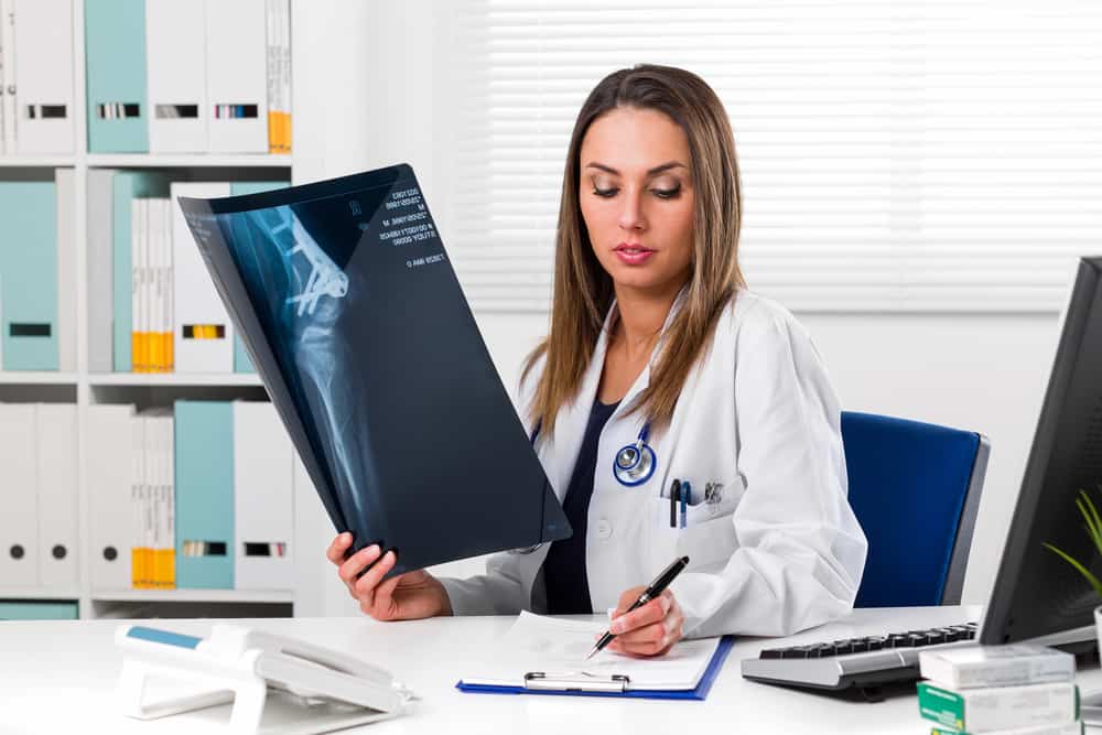 Is-There-A-Difference-Between-An-Orthopedic-Doctor-and-An-Orthopedic-Surgeon